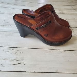 Born heeled mule clogs slip on brown leather